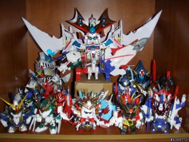 分享我的玩具櫃，大多是BB戰士、Gundam