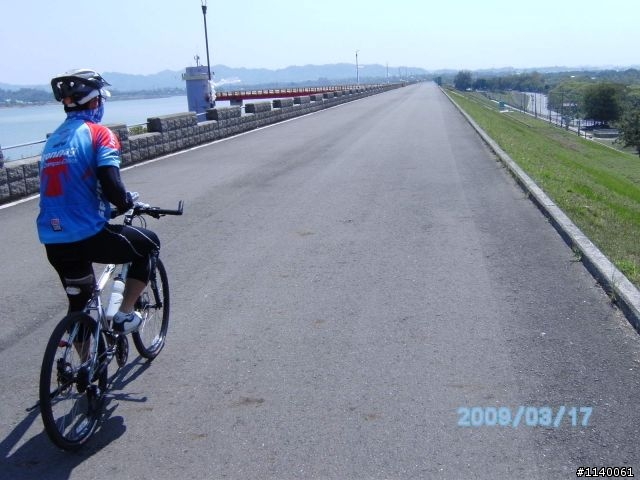 [遊記]3/17(二)高雄→橋頭糖廠→小岡山→阿公店水庫...涼麵填肚騎