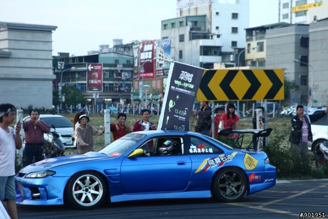 新加入影片，5DII用連拍追焦 2009鳳山市慶祝青年節城市漂移賽車