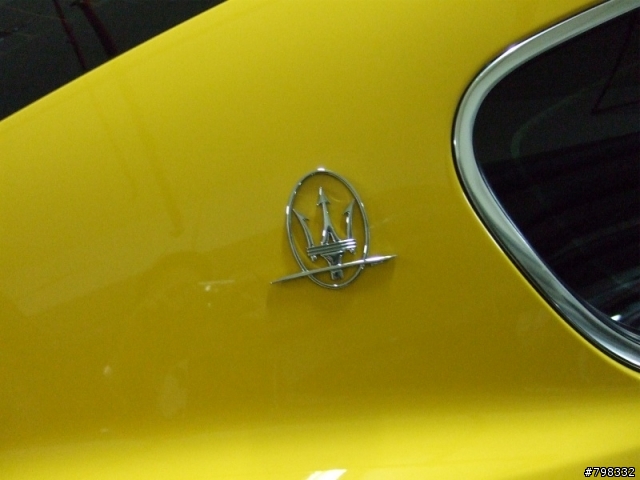 停車場驚見 Maserati （手機照）----- Update 3/14 21:~