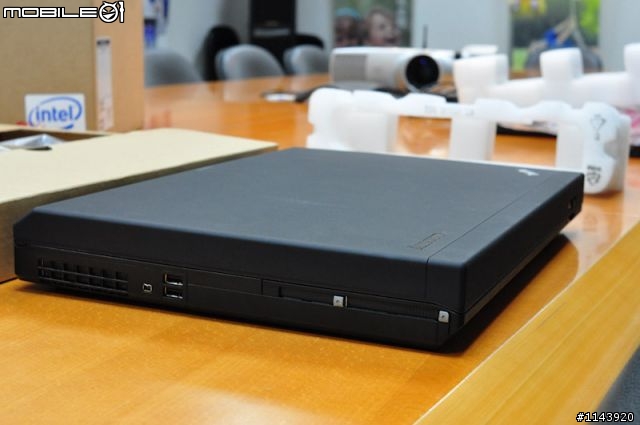 陸地上最強悍的戰車級筆電-Lenovo W700ds