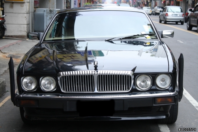 請問這輛jaguar是...