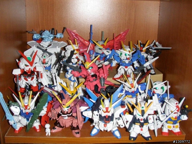 分享我的玩具櫃，大多是BB戰士、Gundam