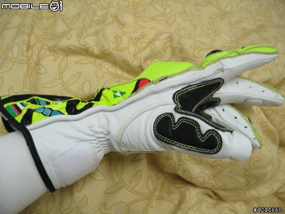 [開箱文] dainese replica valentino rossi  gloves