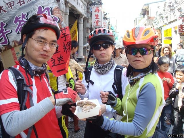 原本是石門水庫活魚吃很大行程, 卻變成老街小吃吃到飽之旅