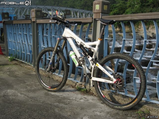 武荖坑林道適合闔家出遊，簡單OFF ROAD又可以玩水，還可以釣魚的地方。
