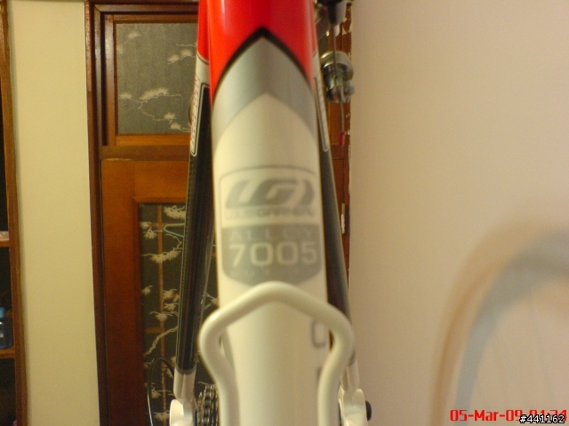 小弟的第一台自組紅白公路車(自組)louis garneau AXIS 4.0 圖多(姿勢調整)