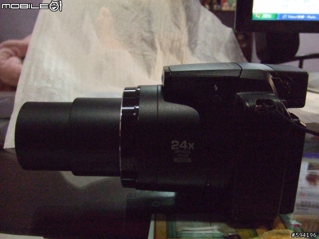 nikon p90 很不專業拉~~因為還在充電~~~一點圖一點字補一下