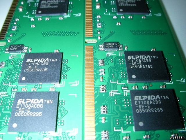 PCHOME買的正創見 DDR2 800晶片上的字怪怪的...