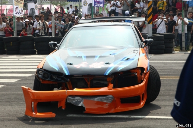 新加入影片，5DII用連拍追焦 2009鳳山市慶祝青年節城市漂移賽車