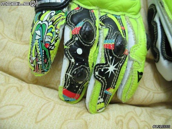 [開箱文] dainese replica valentino rossi  gloves