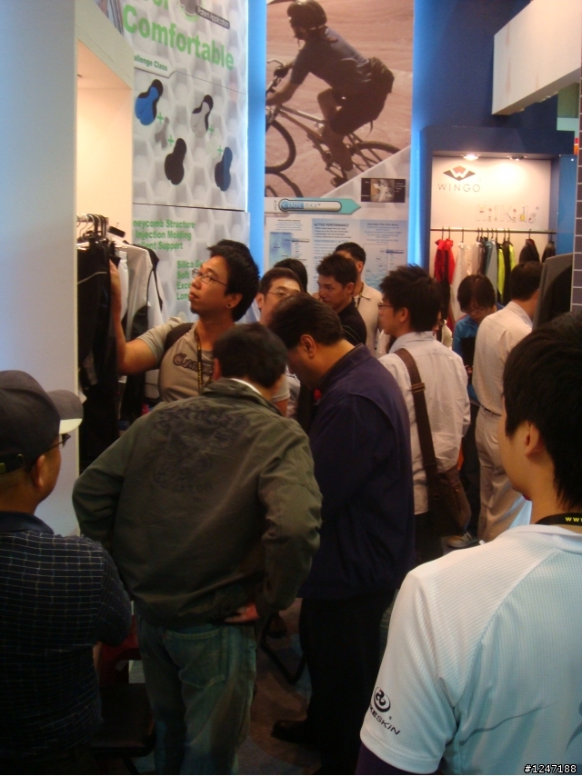 (分享)2009自行車展 新座墊及新手套 創意發明喔