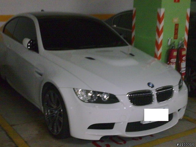上學期在學校遇到的白色E92 M3