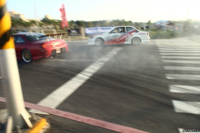 新加入影片，5DII用連拍追焦 2009鳳山市慶祝青年節城市漂移賽車