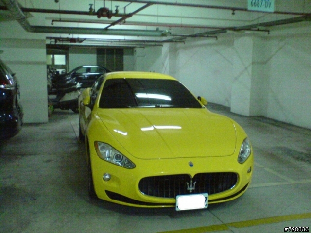 停車場驚見 Maserati （手機照）----- Update 3/14 21:~
