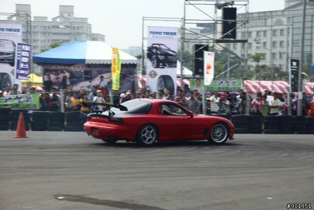 新加入影片，5DII用連拍追焦 2009鳳山市慶祝青年節城市漂移賽車