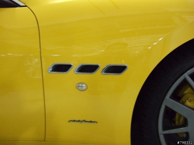 停車場驚見 Maserati （手機照）----- Update 3/14 21:~