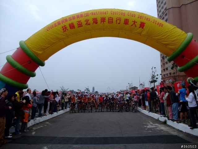 F20隊旗飄揚在北海岸賽事會場