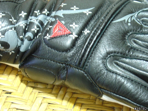 遲了半年的閃光文 Dainese YU LADY女款雕花手套