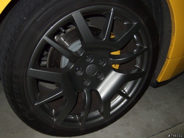 停車場驚見 Maserati （手機照）----- Update 3/14 21:~