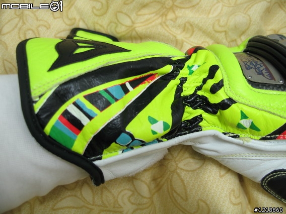 [開箱文] dainese replica valentino rossi  gloves
