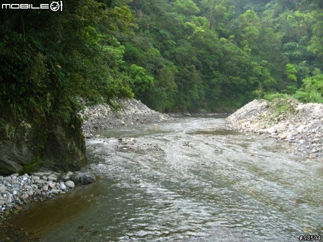 武荖坑林道適合闔家出遊，簡單OFF ROAD又可以玩水，還可以釣魚的地方。