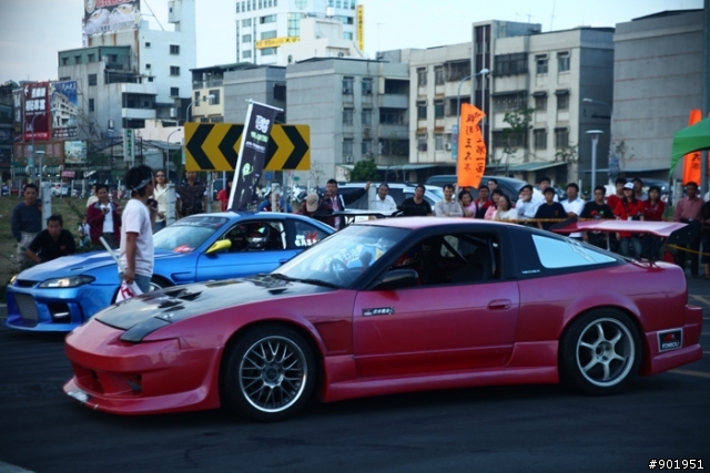 新加入影片，5DII用連拍追焦 2009鳳山市慶祝青年節城市漂移賽車