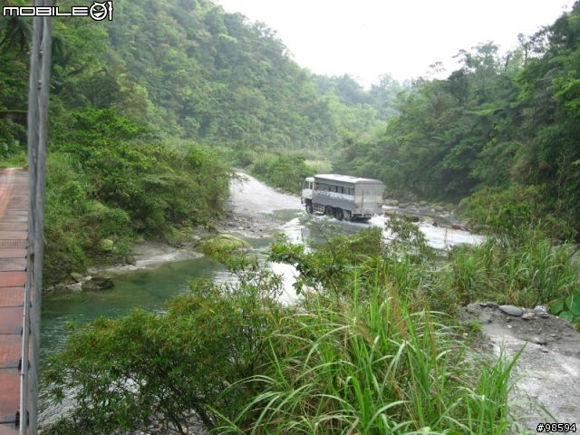 武荖坑林道適合闔家出遊，簡單OFF ROAD又可以玩水，還可以釣魚的地方。