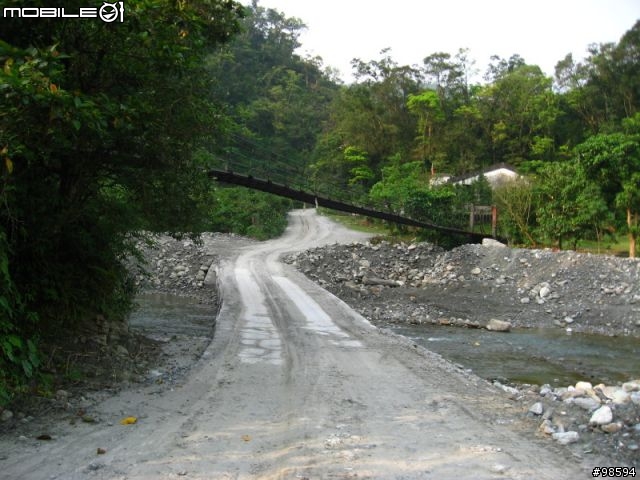 武荖坑林道適合闔家出遊，簡單OFF ROAD又可以玩水，還可以釣魚的地方。