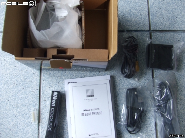 nikon p90 很不專業拉~~因為還在充電~~~一點圖一點字補一下