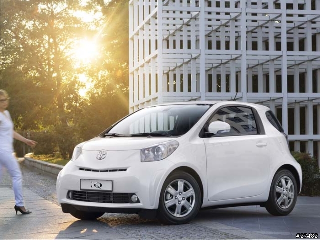 TOYOTA iQ