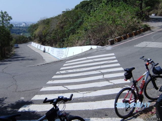 [遊記]3/17(二)高雄→橋頭糖廠→小岡山→阿公店水庫...涼麵填肚騎