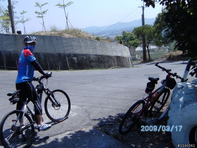 [遊記]3/17(二)高雄→橋頭糖廠→小岡山→阿公店水庫...涼麵填肚騎