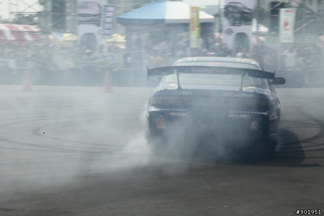 新加入影片，5DII用連拍追焦 2009鳳山市慶祝青年節城市漂移賽車