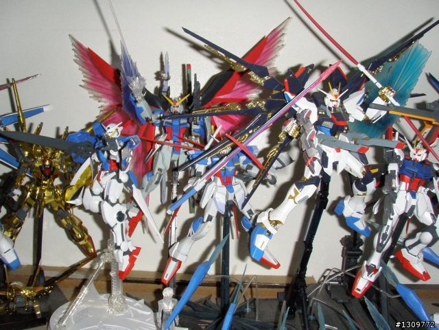 分享我的玩具櫃，大多是BB戰士、Gundam