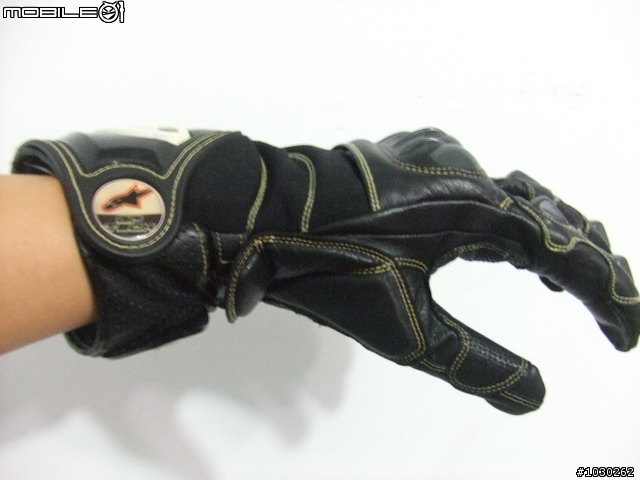 [開箱](3/16更新GP-TECH使用心得)萬惡A星星 讓我又愛又恨之ALPINESTARS GP-TECH GLOVE BLACK入手