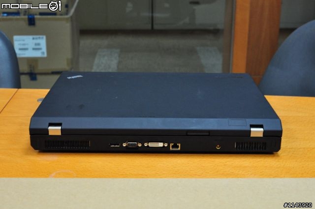 陸地上最強悍的戰車級筆電-Lenovo W700ds