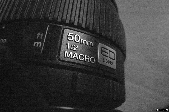 敗了首顆"50mm -F2.0"定焦鏡