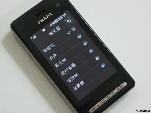 精品手機 PRADA II入荷，500 萬聰明時尚唯一選擇！