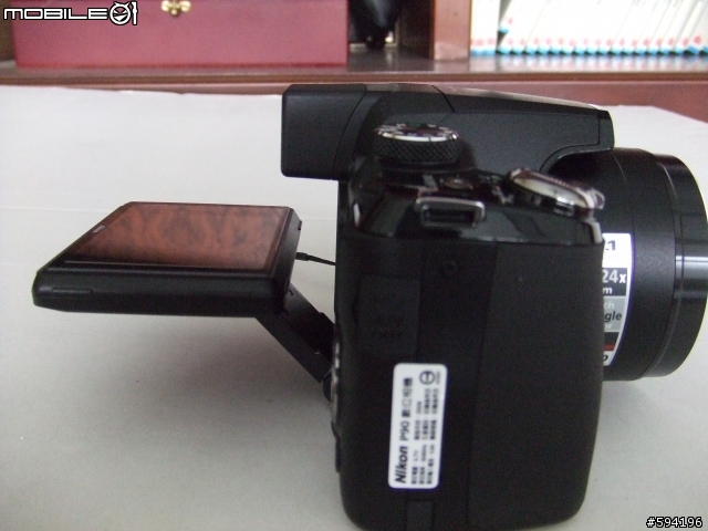 nikon p90 很不專業拉~~因為還在充電~~~一點圖一點字補一下