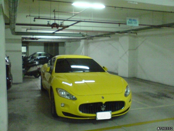停車場驚見 Maserati （手機照）----- Update 3/14 21:~