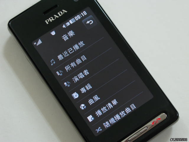 精品手機 PRADA II入荷，500 萬聰明時尚唯一選擇！