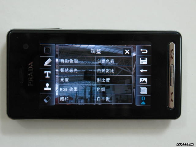 精品手機 PRADA II入荷，500 萬聰明時尚唯一選擇！