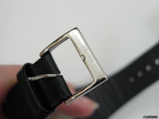 精品手機 PRADA II入荷，500 萬聰明時尚唯一選擇！