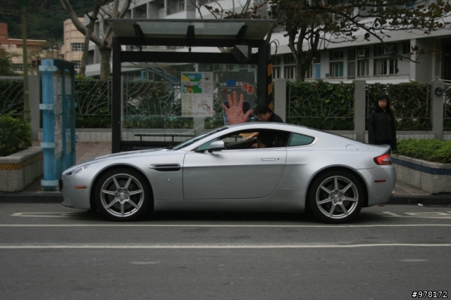 Aston Martin-Vantage
