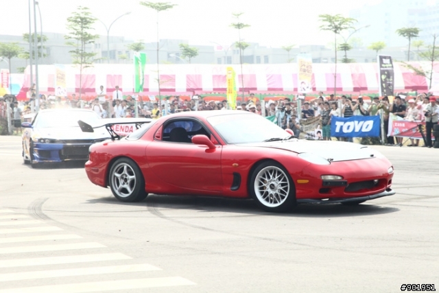 新加入影片，5DII用連拍追焦 2009鳳山市慶祝青年節城市漂移賽車