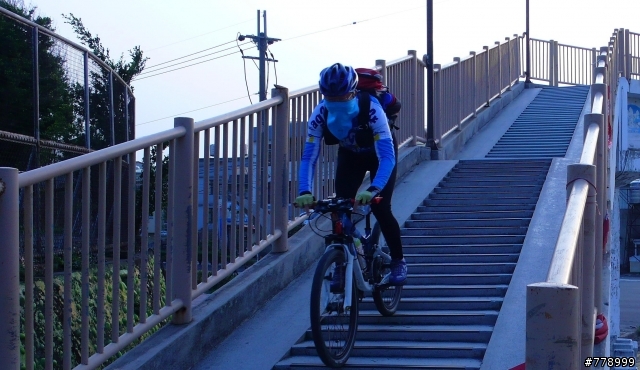 發表一下服役中的登山車手握(登山步道)