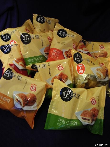 我終於也吃到了全家新出的麵包囉~