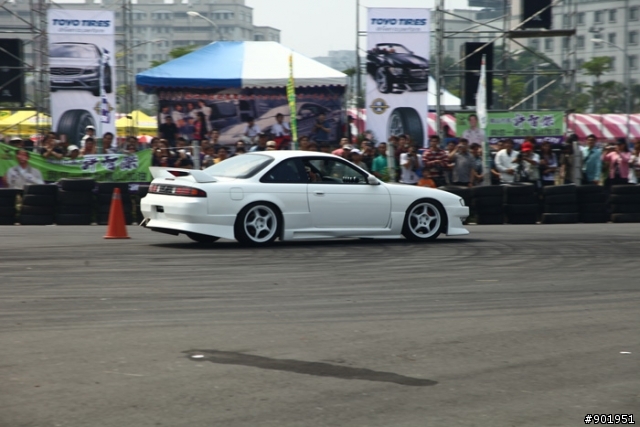 新加入影片，5DII用連拍追焦 2009鳳山市慶祝青年節城市漂移賽車