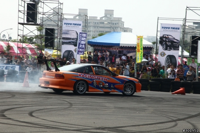 新加入影片，5DII用連拍追焦 2009鳳山市慶祝青年節城市漂移賽車